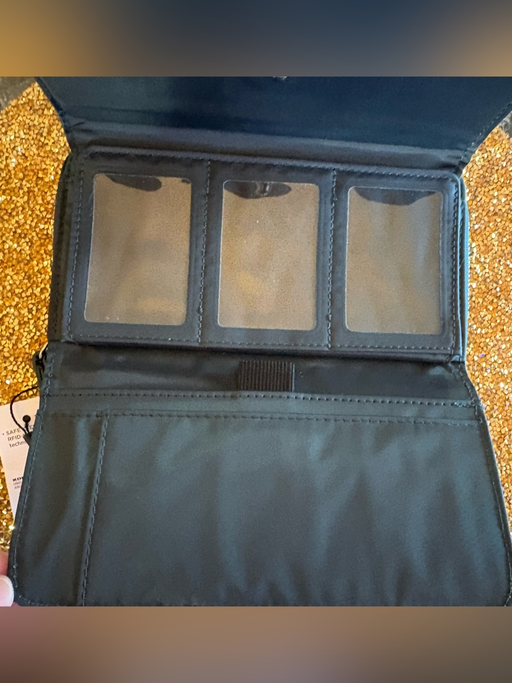 Emerald NWT Ainsley Wristlet Clutch, Snap and Zipper closure. Lots of card slots - Picture 4 of 11